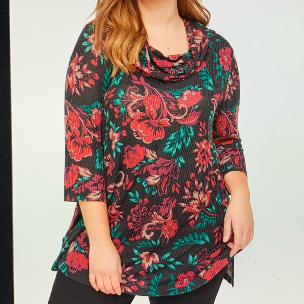 Cowl Neck Swing Top. 4X. Floral Design. 3/4 Sleeve